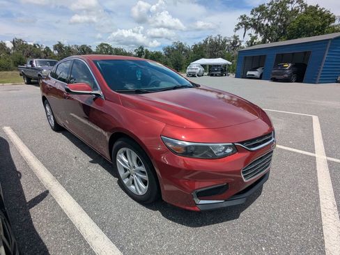Used 2017 Chevrolet Malibu LT FWD image 1