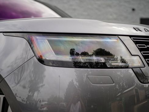 Used 2023 Land Rover Range Rover SE image 7