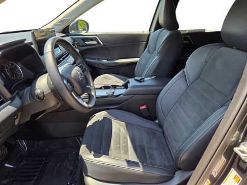 Used 2025 Mitsubishi Outlander SE AWD/4WD image 18