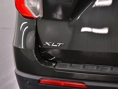 Used 2022 Ford Explorer XLT w/ Equipment Group 202A image 11