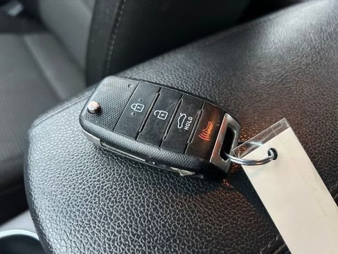 Used 2017 Kia Forte LX image 29