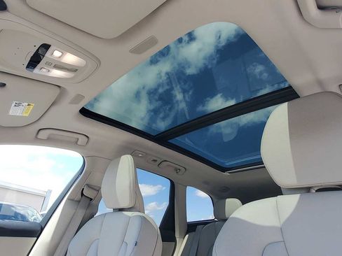 Used 2022 Volvo XC60 T8 Inscription Expression w/ Advanced Package image 19