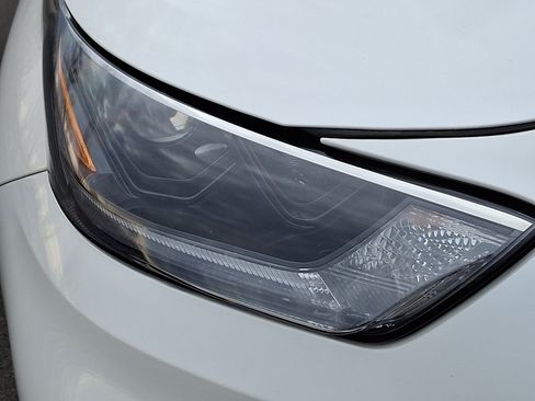 Used 2021 Toyota Highlander XLE image 9