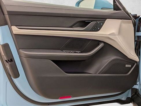 Used 2023 Porsche Taycan 4S image 13