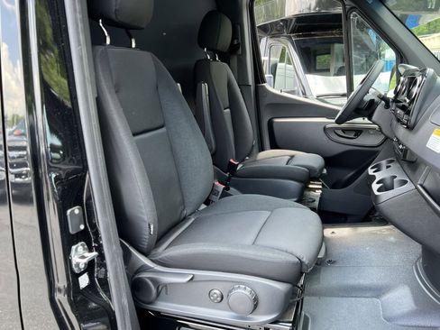 New 2025 Mercedes-Benz Sprinter 2500 image 27