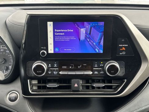 Used 2025 Toyota Highlander LE image 18