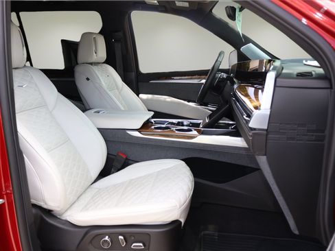 Certified 2025 Cadillac Escalade ESV Sport Platinum AWD/4WD image 18