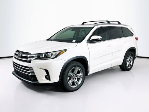 Used 2019 Toyota Highlander Limited FWD image 3
