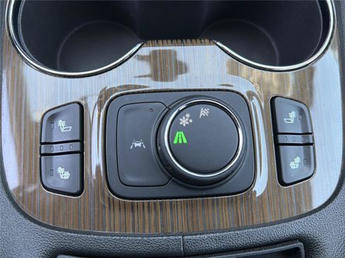 Used 2023 GMC Acadia SLE w/ Driver Convenience Package FWD image 18