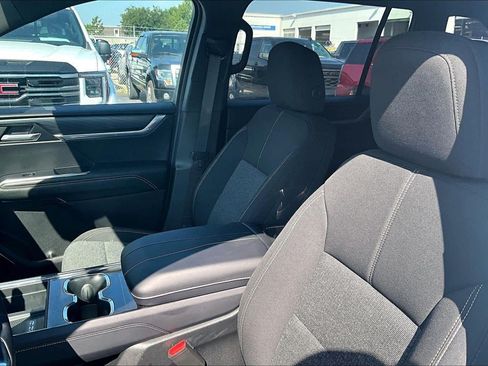 Used 2025 GMC Acadia Elevation FWD image 23