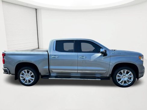 Used 2023 Chevrolet Silverado 1500 High Country w/ High Country Premium Package AWD/4WD image 4