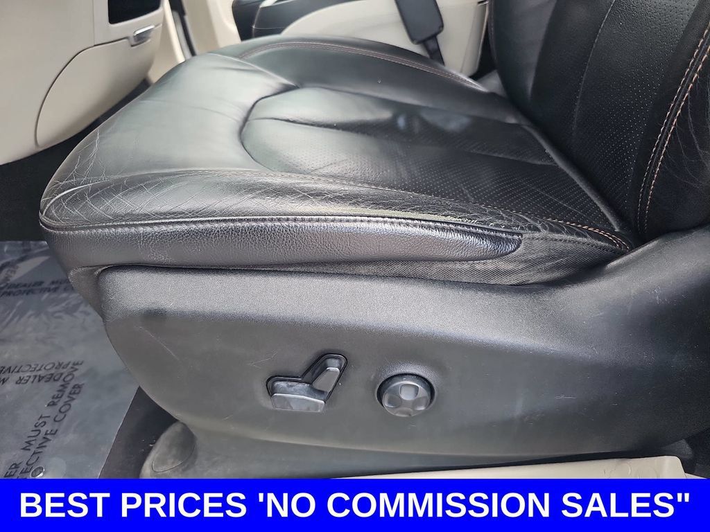 Used 2018 Chrysler Pacifica Touring-L FWD image 29