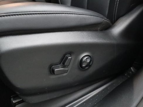 Used 2025 Chrysler Pacifica Select FWD image 13