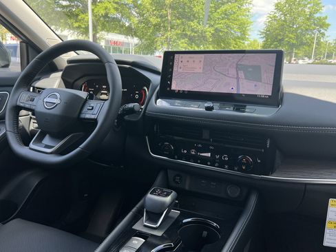 New 2026 Nissan Rogue Platinum AWD/4WD image 3