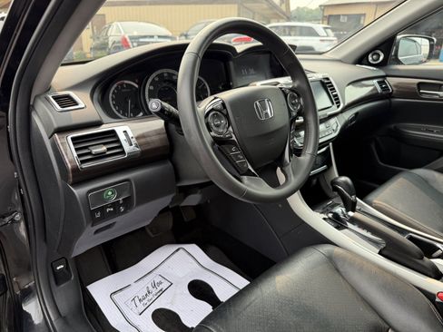 Used 2017 Honda Accord Touring image 20