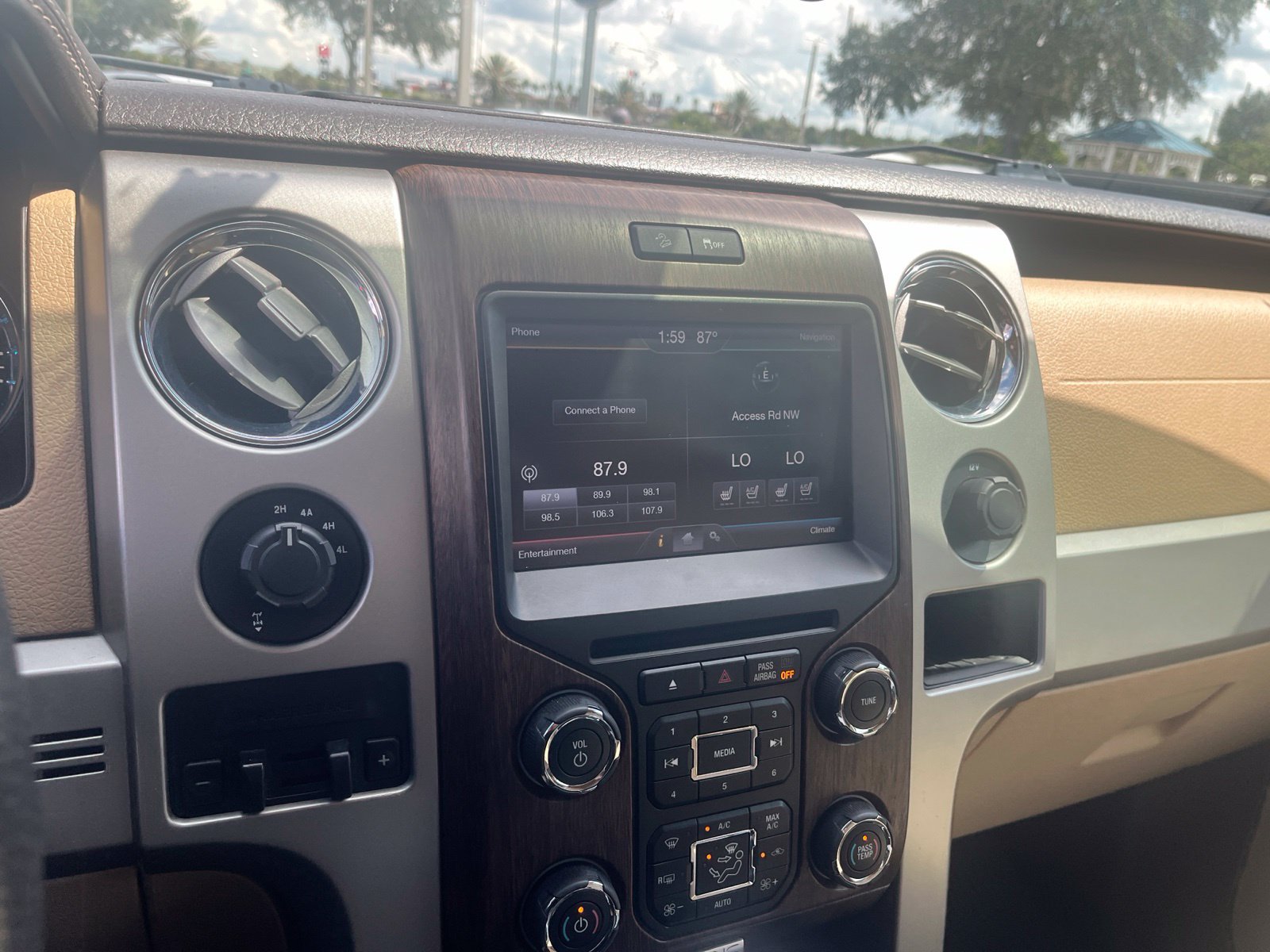Used 2014 Ford F150 Lariat w/ Lariat Chrome Package AWD/4WD image 5