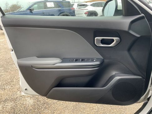 Used 2025 Kia K4 LXS image 18
