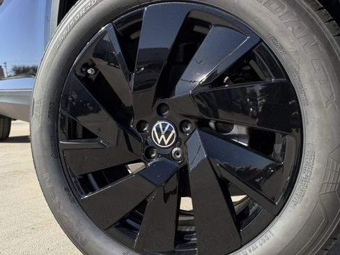 New 2026 Volkswagen Atlas SE image 9