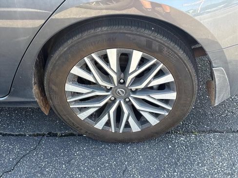 Used 2024 Nissan Altima 2.5 SV w/ SV Premium Package FWD image 13