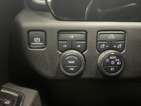 Used 2025 Chevrolet Silverado 2500 LT w/ Convenience Package AWD/4WD image 33