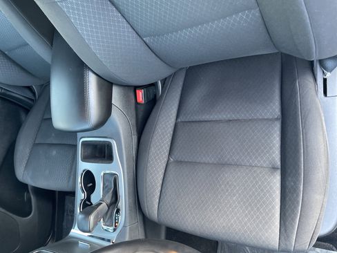 Used 2021 Jeep Grand Cherokee Laredo image 15