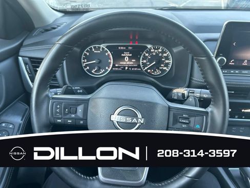 Used 2025 Nissan Rogue SV AWD/4WD image 2