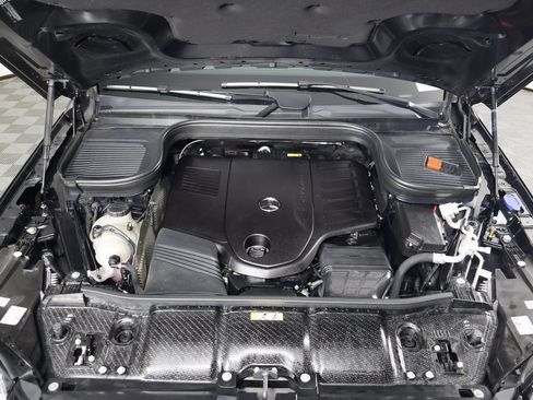 Used 2025 Mercedes-Benz GLS 450 4MATIC image 16