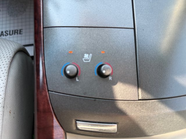 Used 2011 Toyota Avalon Limited FWD image 19