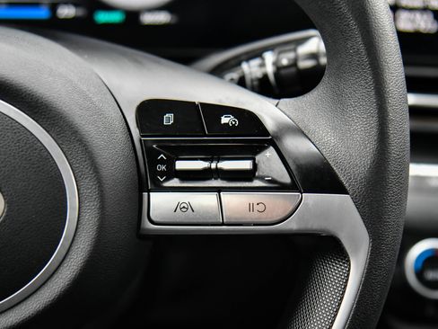 Used 2024 Hyundai Elantra SEL image 29