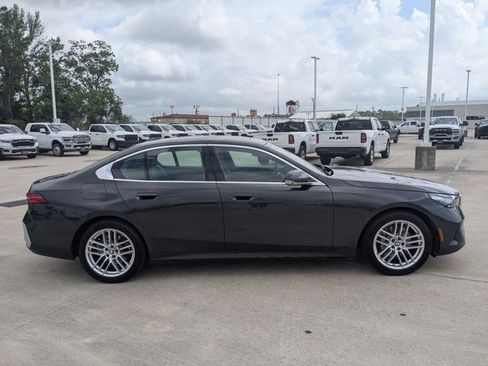 Used 2025 BMW 530i image 4