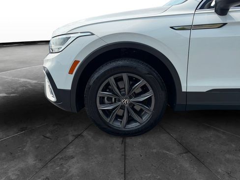 Used 2022 Volkswagen Tiguan SE w/ Panoramic Sunroof Package AWD/4WD image 14