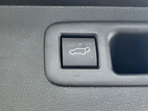 Used 2025 Toyota Highlander XSE AWD/4WD image 32