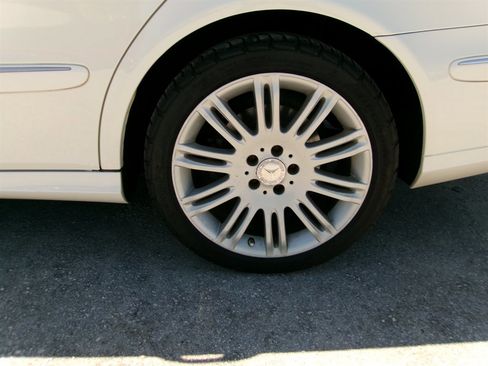 Used 2008 Mercedes-Benz E 350 4MATIC Sedan image 11