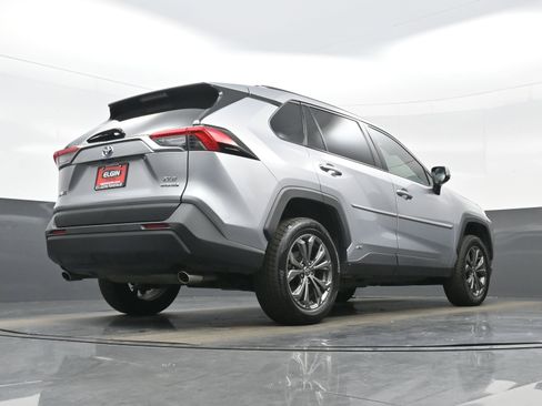 Used 2022 Toyota RAV4 XLE Premium AWD/4WD image 32