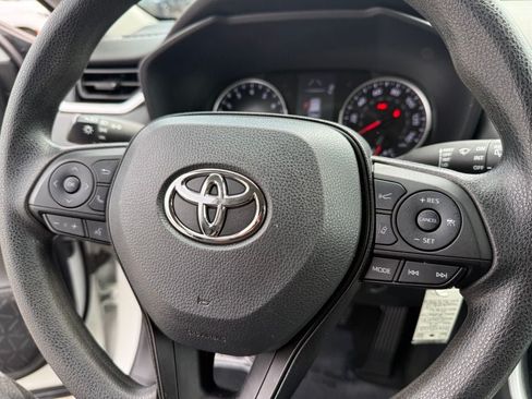 Used 2022 Toyota RAV4 LE AWD/4WD image 24