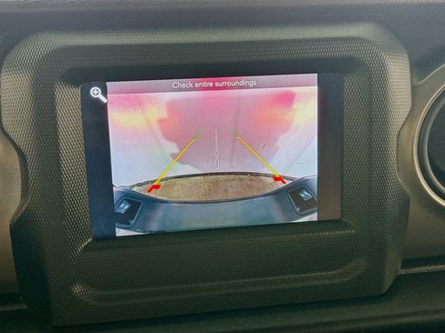 Used 2022 Jeep Gladiator Sport image 2