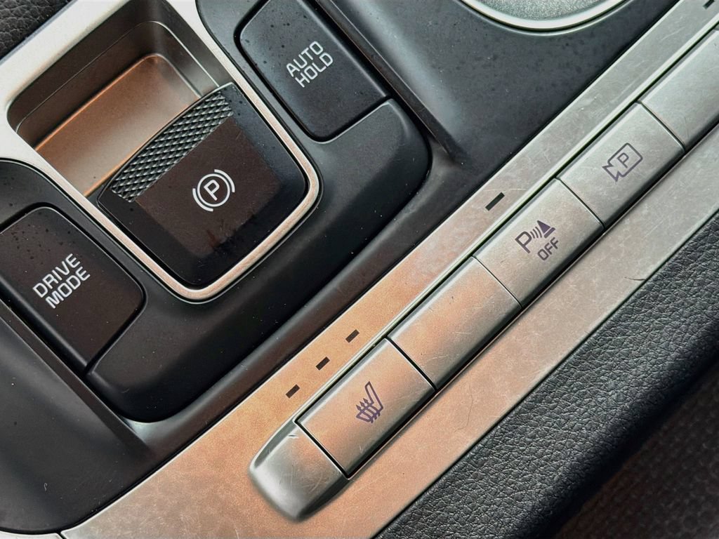 Used 2022 Kia Carnival LX FWD image 20