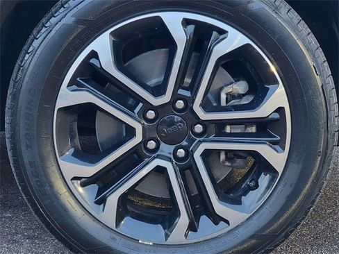 Certified 2023 Jeep Compass Limited image 17