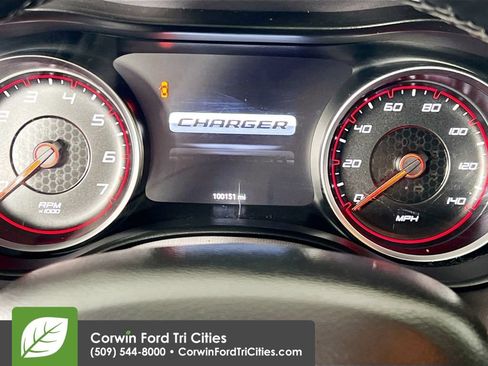 Used 2020 Dodge Charger SXT RWD image 2