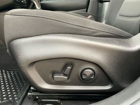 Used 2022 Jeep Renegade Latitude w/ Convenience Group AWD/4WD image 19