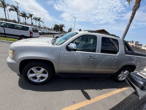 Used 2008 Chevrolet Avalanche LTZ w/ LTZ Preferred Equipment Group RWD image 11