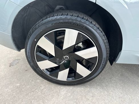 Certified 2025 Volvo XC60 T8 Plus w/ Protection Package Premier AWD/4WD image 15