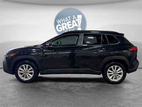 Used 2022 Toyota Corolla Cross LE image 7