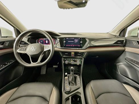Certified 2024 Volkswagen Taos SEL AWD/4WD image 15