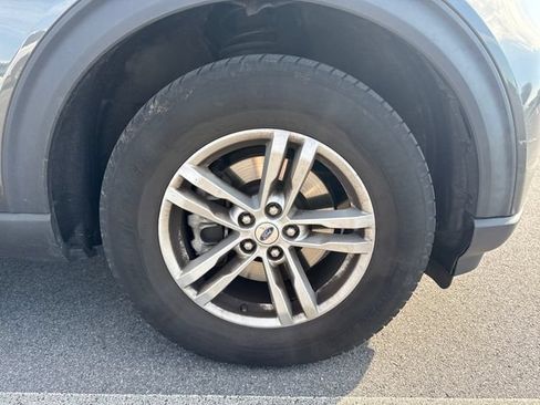 Used 2020 Ford Explorer XLT AWD/4WD image 11
