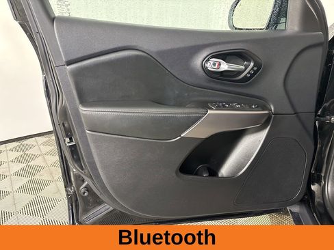 Used 2022 Jeep Cherokee Limited image 8