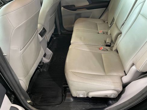 Used 2017 Toyota Highlander XLE image 21