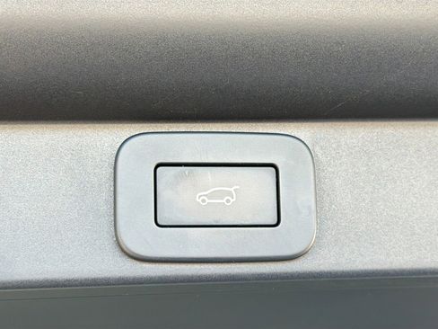 Used 2023 Land Rover Range Rover SV image 14