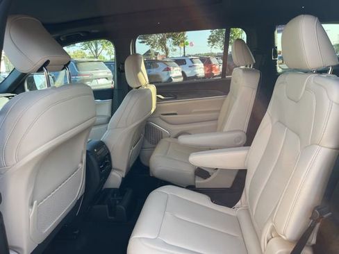New 2026 Jeep Grand Cherokee L Limited w/ Limited Altitude Package AWD/4WD image 13