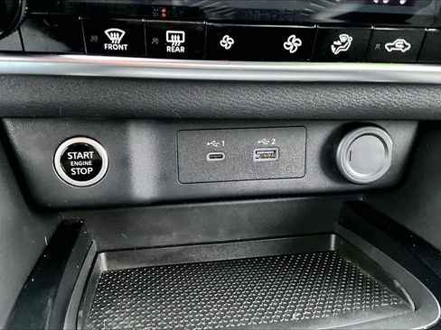 Used 2023 Nissan Rogue SV image 31